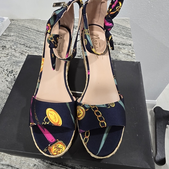 Chic Espadrille Wedge Sandals - Picture 3 of 5